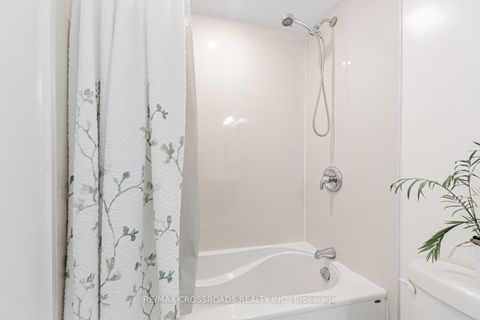 Photo 23 at 22 - 260 Avenue Road, North Richvale, Richmond Hill