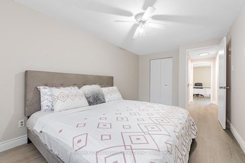 Photo 24 at 22 - 260 Avenue Road, North Richvale, Richmond Hill