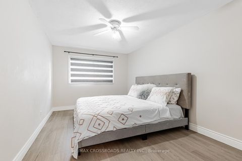 Photo 25 at 22 - 260 Avenue Road, North Richvale, Richmond Hill