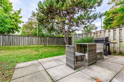 Photo 32 at 22 - 260 Avenue Road, North Richvale, Richmond Hill