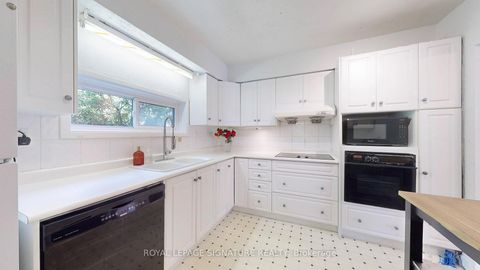 Photo 13 at 76 - 6 Esterbrooke Avenue, Don Valley Village, Toronto