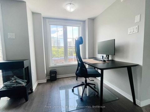 Photo 9 at 60 - 2441 Greenwich Drive, WM Westmount, Oakville