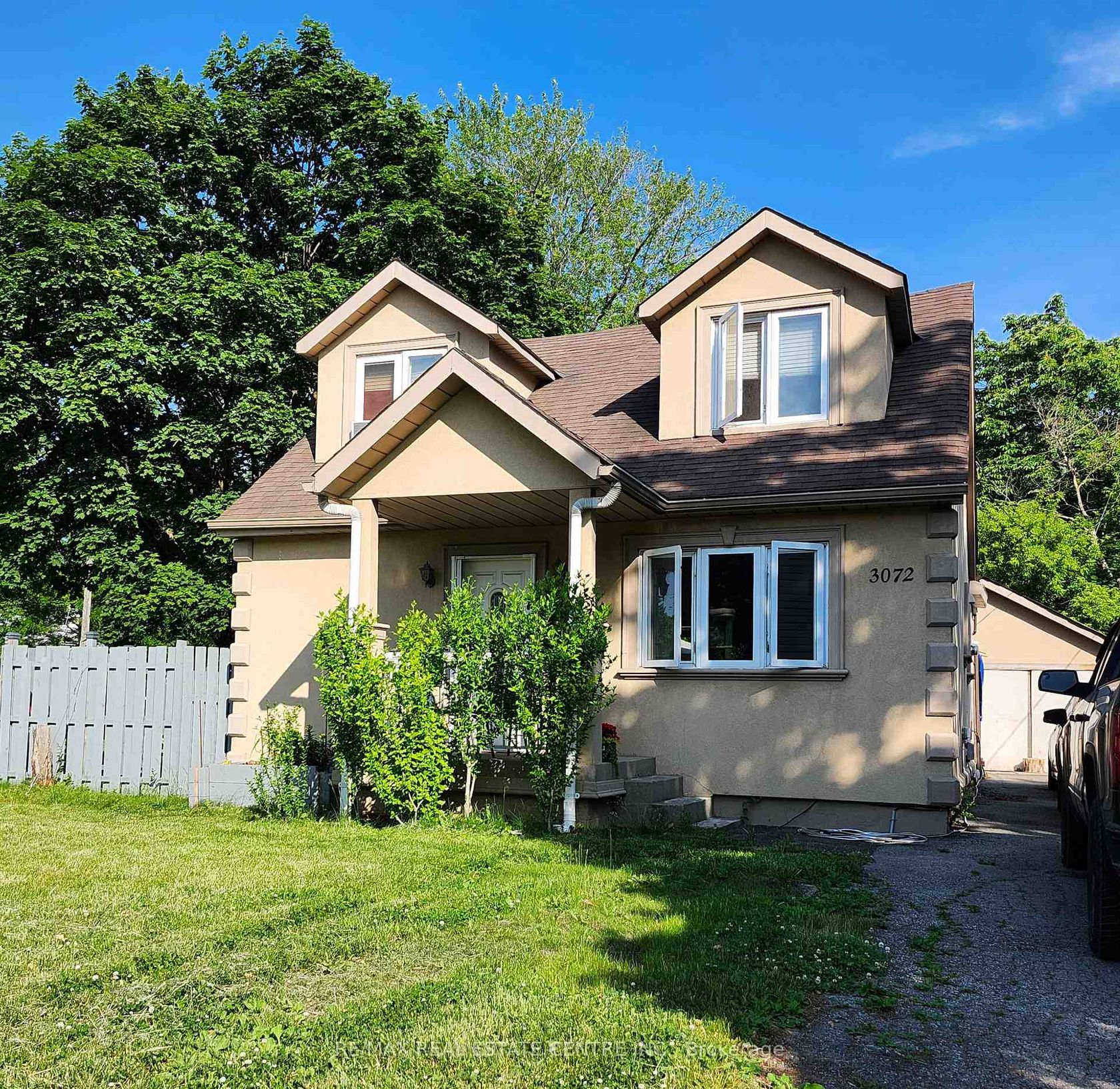 3072 McNaughton Avenue, Malton, Mississauga by Loree Meneguzzi Real Estate 3072 McNaughton Avenue, Malton, Mississauga