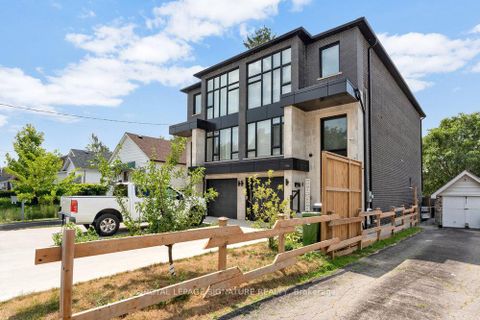 Photo 2 at 160 Byng Avenue, Oakridge, Toronto