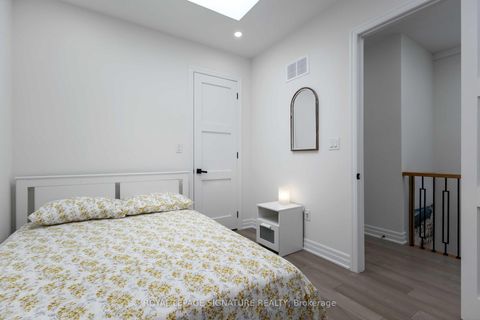 Photo 23 at 160 Byng Avenue, Oakridge, Toronto