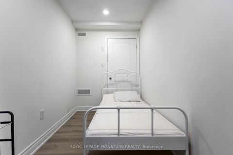 Photo 35 at 160 Byng Avenue, Oakridge, Toronto