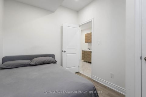 Photo 41 at 160 Byng Avenue, Oakridge, Toronto