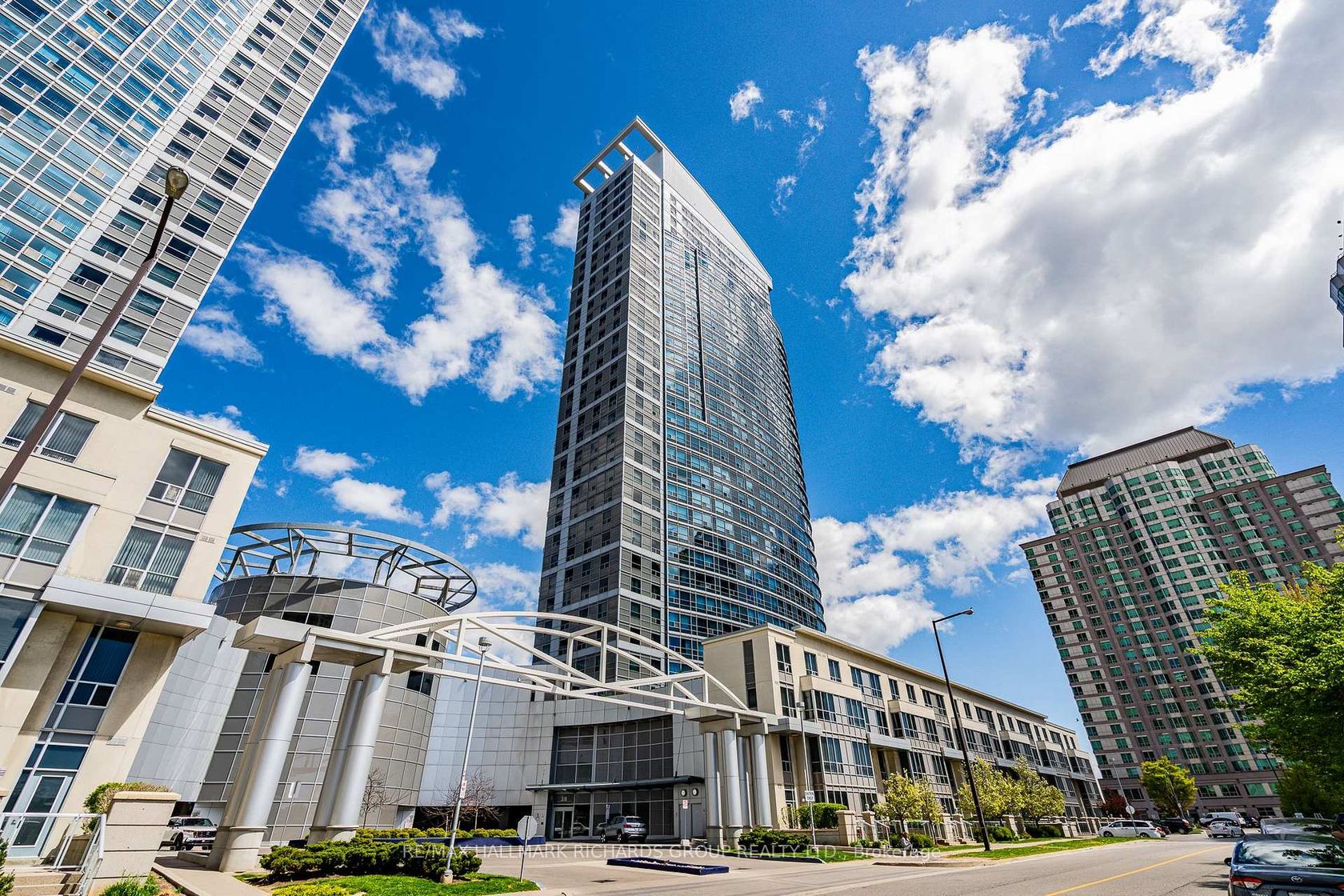 811 - 38 Lee Centre Drive, Woburn, Toronto by Loree Meneguzzi Real Estate 811 - 38 Lee Centre Drive, Woburn, Toronto