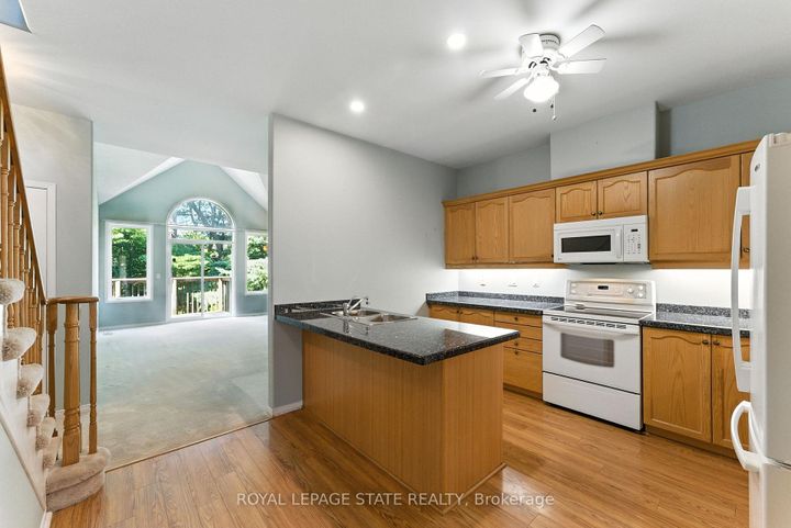 Photo 6 at 6 - 40 Wesleyan Court, Ancaster, Hamilton