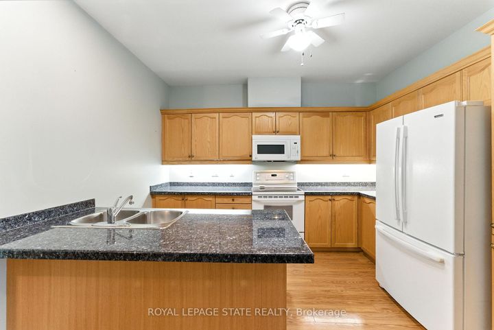 Photo 7 at 6 - 40 Wesleyan Court, Ancaster, Hamilton