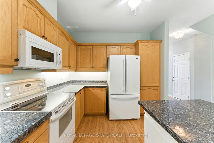 Photo 8 at 6 - 40 Wesleyan Court, Ancaster, Hamilton