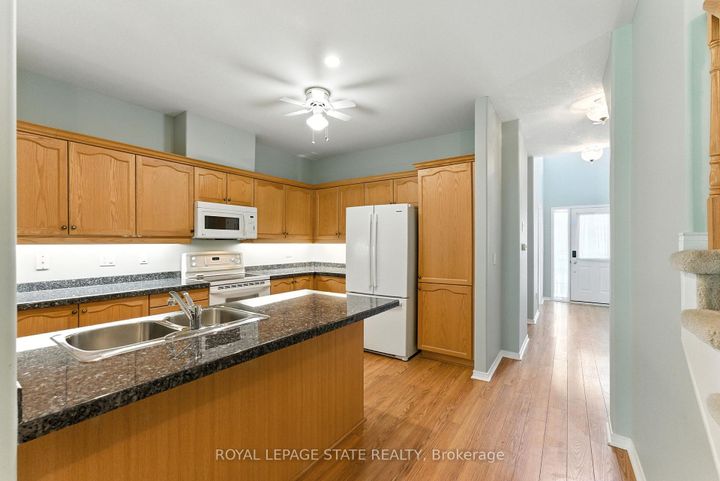 Photo 10 at 6 - 40 Wesleyan Court, Ancaster, Hamilton