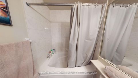 Photo 7 at 908 - 438 Richmond Street W, Waterfront Communities C1, Toronto