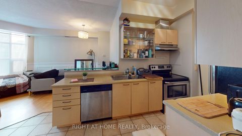 Photo 10 at 908 - 438 Richmond Street W, Waterfront Communities C1, Toronto
