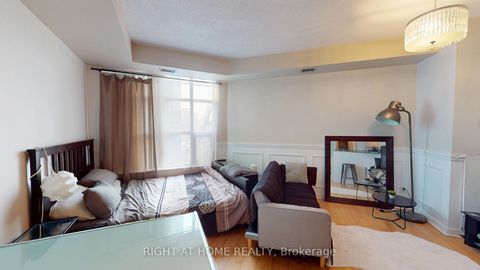 Photo 13 at 908 - 438 Richmond Street W, Waterfront Communities C1, Toronto