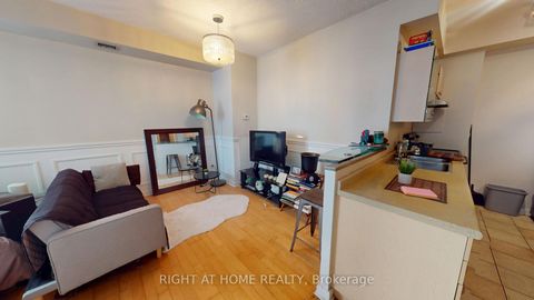 Photo 14 at 908 - 438 Richmond Street W, Waterfront Communities C1, Toronto