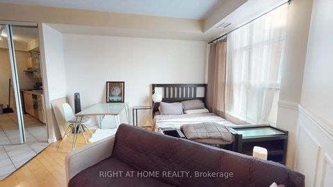 Photo 15 at 908 - 438 Richmond Street W, Waterfront Communities C1, Toronto