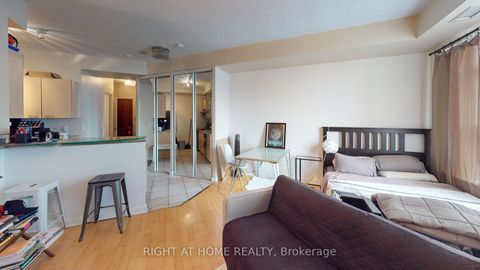 Photo 16 at 908 - 438 Richmond Street W, Waterfront Communities C1, Toronto