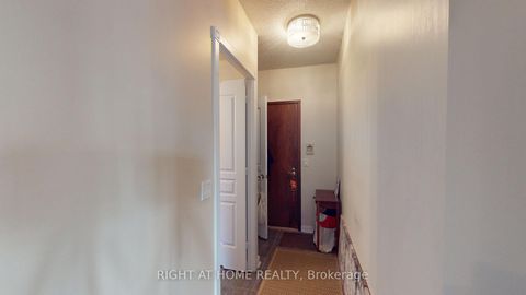 Photo 17 at 908 - 438 Richmond Street W, Waterfront Communities C1, Toronto