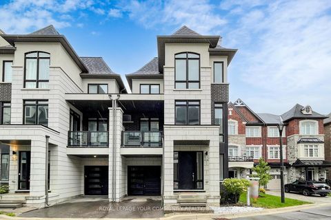 Photo 2 at 32 Globemaster Lane, Oak Ridges, Richmond Hill