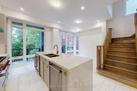 Photo 4 at 32 Globemaster Lane, Oak Ridges, Richmond Hill