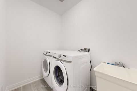 Photo 6 at 32 Globemaster Lane, Oak Ridges, Richmond Hill