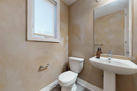 Photo 7 at 32 Globemaster Lane, Oak Ridges, Richmond Hill