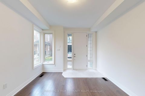 Photo 8 at 32 Globemaster Lane, Oak Ridges, Richmond Hill