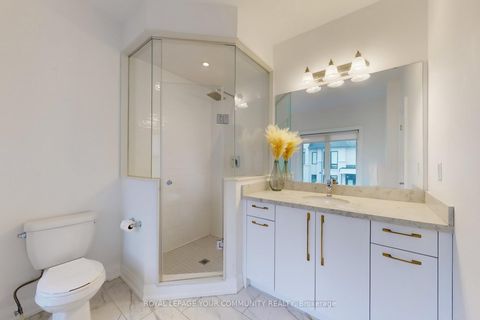 Photo 11 at 32 Globemaster Lane, Oak Ridges, Richmond Hill