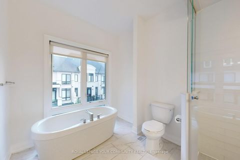 Photo 12 at 32 Globemaster Lane, Oak Ridges, Richmond Hill