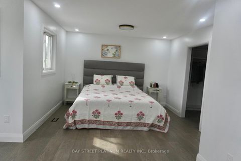 Photo 11 at 257 Killian Road, Maple, Vaughan