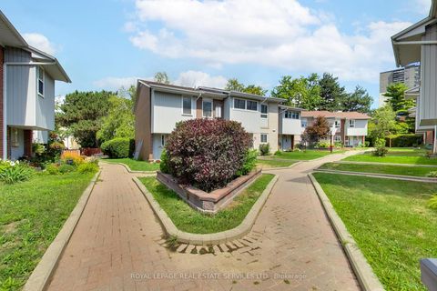 Photo 2 at 54 - 6 Leith Hill Road, Don Valley Village, Toronto