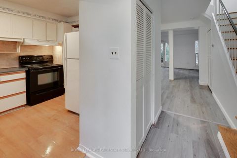 Photo 4 at 54 - 6 Leith Hill Road, Don Valley Village, Toronto
