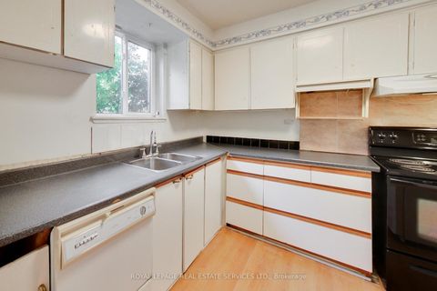 Photo 7 at 54 - 6 Leith Hill Road, Don Valley Village, Toronto
