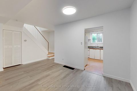 Photo 9 at 54 - 6 Leith Hill Road, Don Valley Village, Toronto
