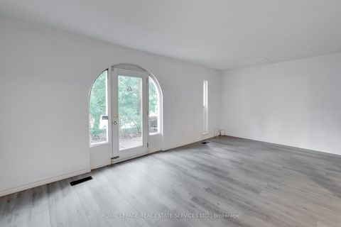Photo 10 at 54 - 6 Leith Hill Road, Don Valley Village, Toronto