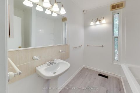 Photo 16 at 54 - 6 Leith Hill Road, Don Valley Village, Toronto