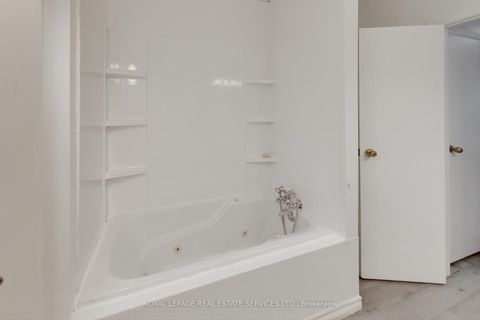 Photo 17 at 54 - 6 Leith Hill Road, Don Valley Village, Toronto