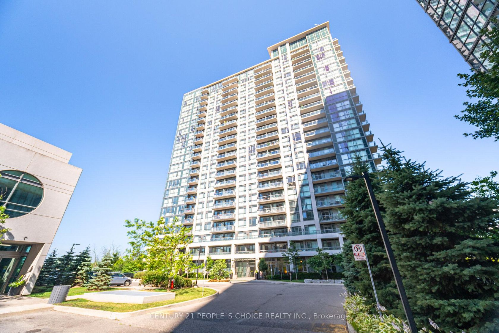 108 - 349 Rathburn Road W, City Centre, Mississauga by Loree Meneguzzi Real Estate 108 - 349 Rathburn Road W, City Centre, Mississauga