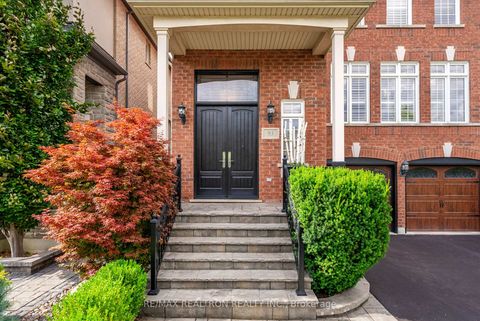 Photo 3 at 93 Timna Crescent, Patterson, Vaughan