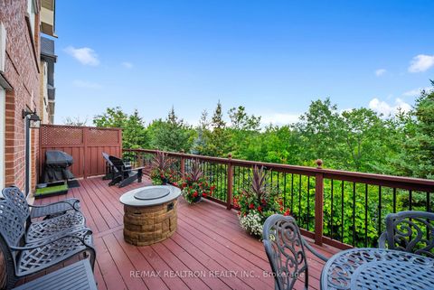 Photo 4 at 93 Timna Crescent, Patterson, Vaughan