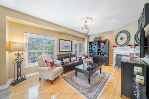 Photo 10 at 93 Timna Crescent, Patterson, Vaughan