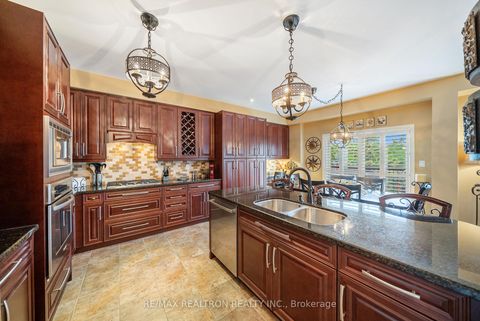 Photo 11 at 93 Timna Crescent, Patterson, Vaughan