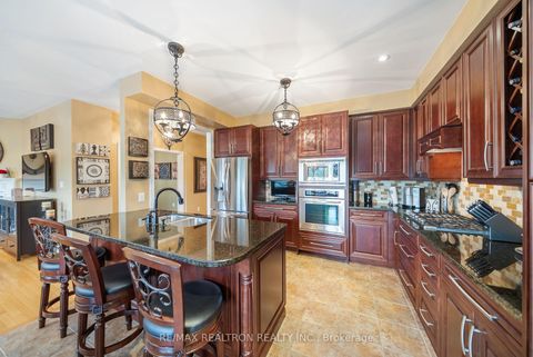 Photo 12 at 93 Timna Crescent, Patterson, Vaughan