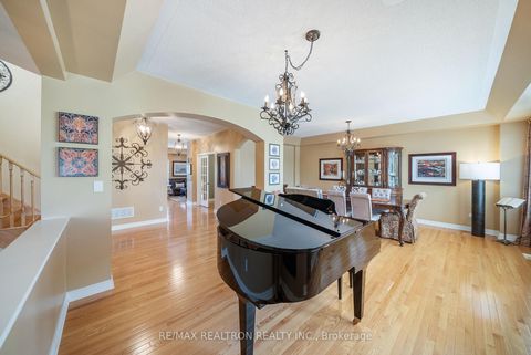 Photo 16 at 93 Timna Crescent, Patterson, Vaughan