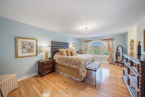 Photo 19 at 93 Timna Crescent, Patterson, Vaughan