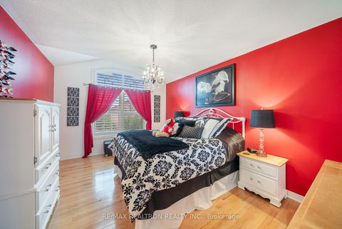 Photo 22 at 93 Timna Crescent, Patterson, Vaughan