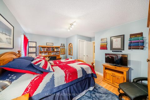 Photo 25 at 93 Timna Crescent, Patterson, Vaughan