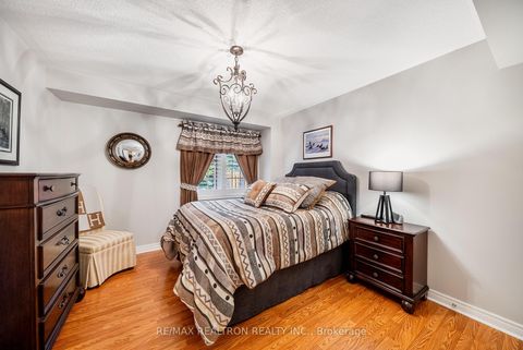 Photo 28 at 93 Timna Crescent, Patterson, Vaughan