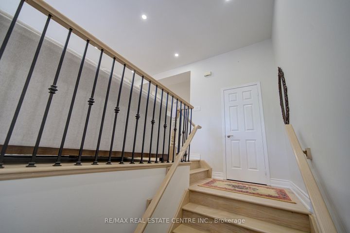 Photo 3 at 19 - 280 Hillcrest Avenue, Cooksville, Mississauga